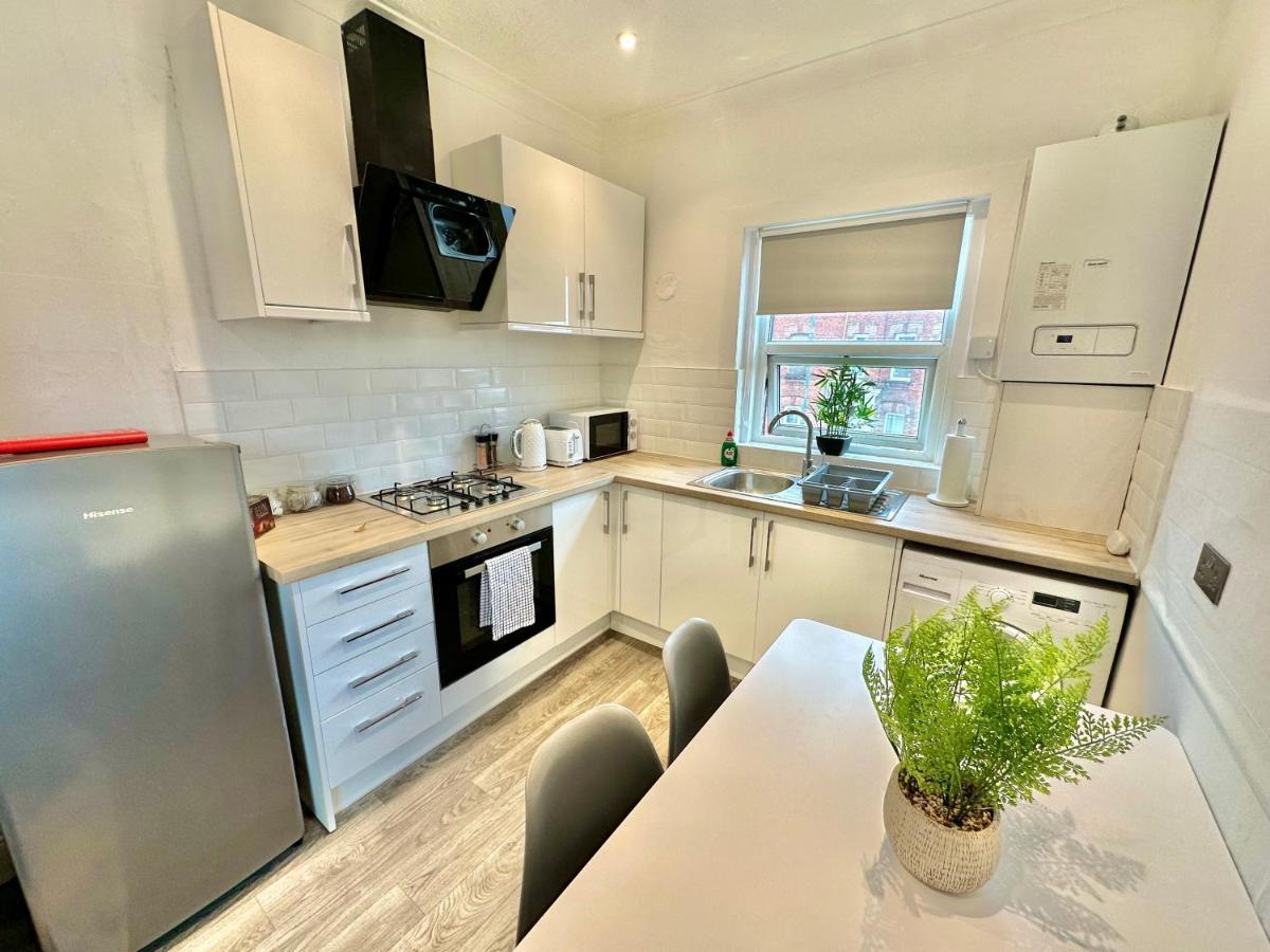 Chic Apartment In Central Bournemouth With Parking Exterior photo