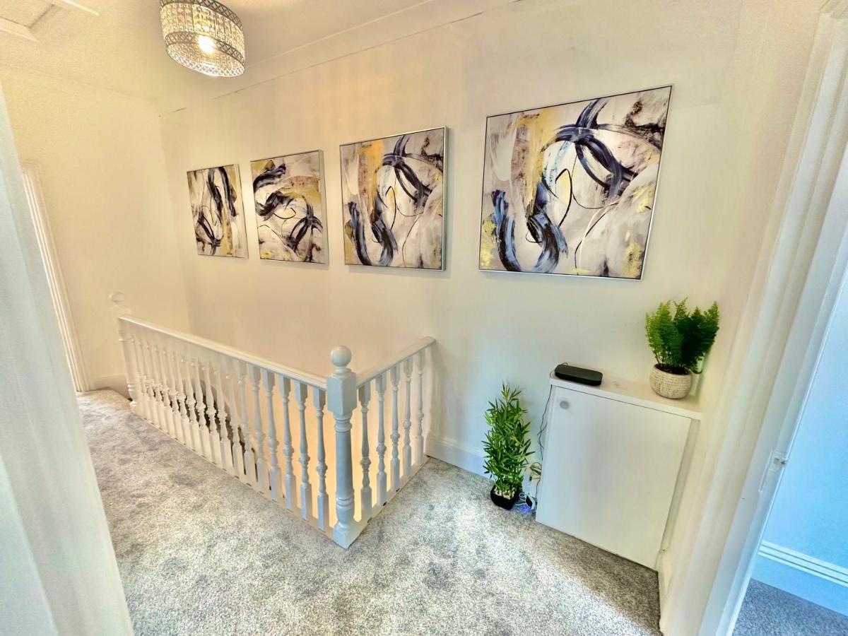 Chic Apartment In Central Bournemouth With Parking Exterior photo